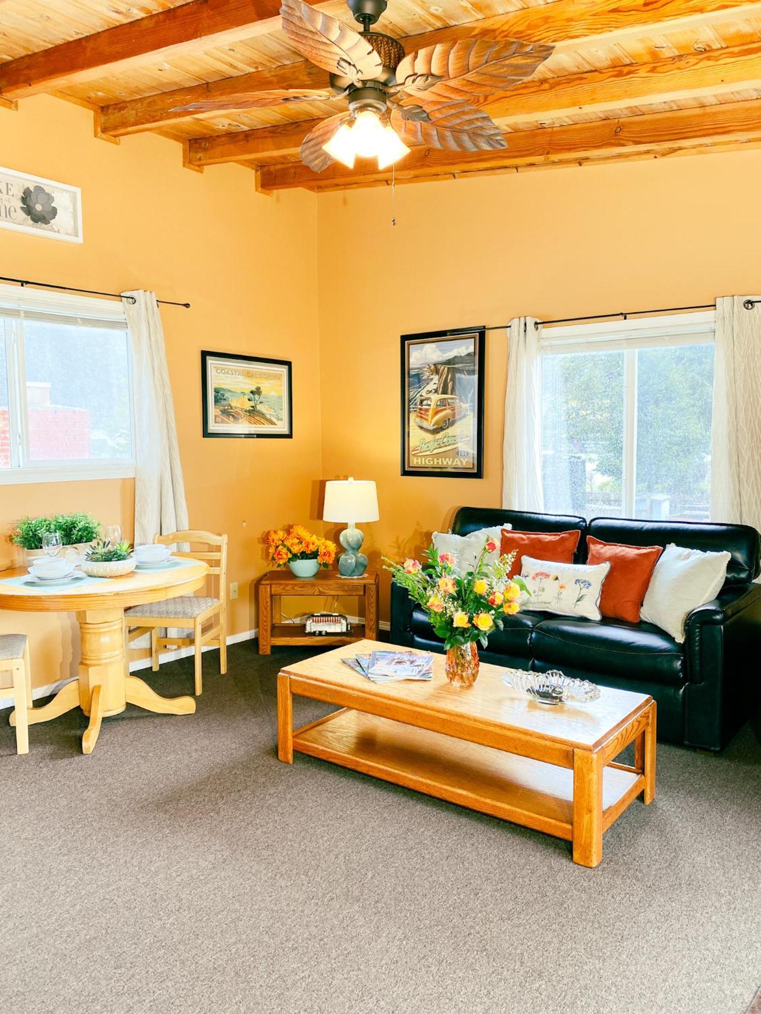 Riverview Cozy Home By The River Klamath Exterior photo